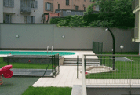 Tetto piano a giardino pensile Giardino pensile con piscina e giochi